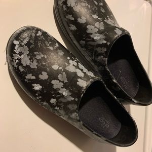 CROCS size 10 Womens
